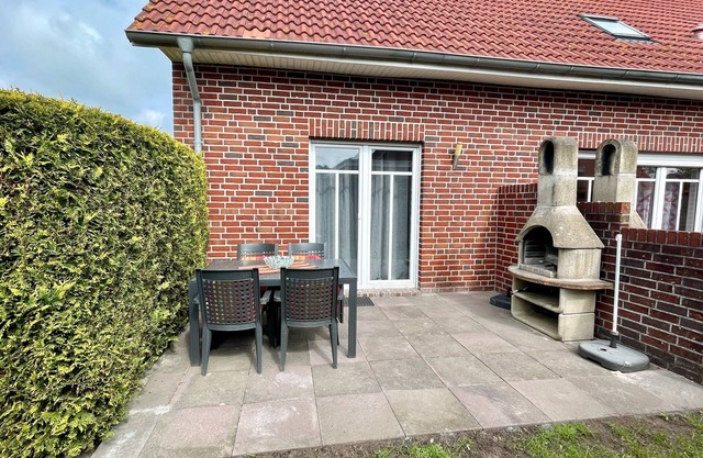 Apartment 'Ferienhaus Seehund' with Private Terrace, Shared Garden and Wi-Fi
