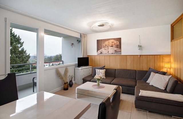 Apartment 'Ferienwohnung Alpensicht' with Lake View, Shared Garden and Wi-Fi