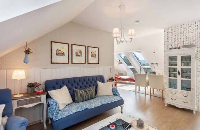 Apartment 'Ferienwohnung Am Jakobsweg' with Shared Garden and Wi-Fi