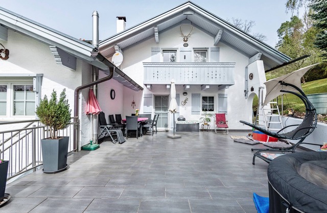 Apartment 'Ferienwohnung Plötz' with Shared Garden, Balcony and Wi-Fi
