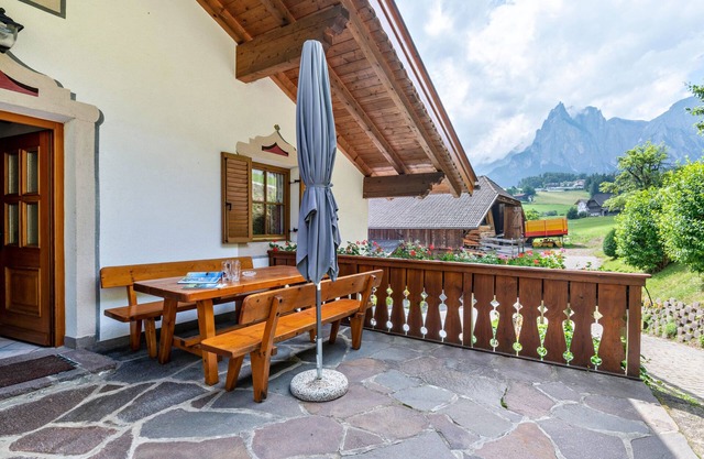 Apartment 'Ferienwohnung Schlern' with Mountain View
