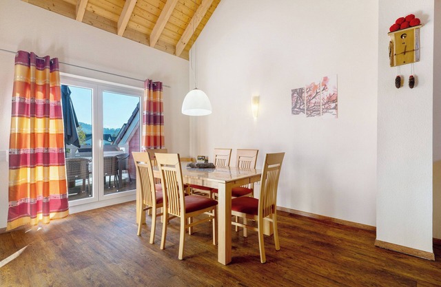 Apartment 'Ferienwohnung Kirsche' with Shared Garden, Balcony and Wi-Fi