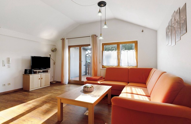 Apartment 'Ferienwohnung Traube' with Shared Garden, Balcony and Wi-Fi