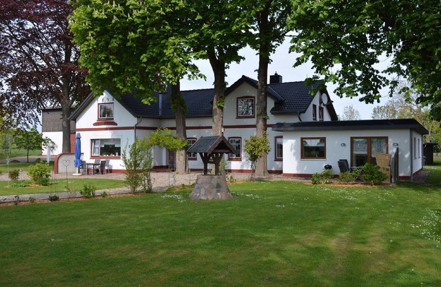 Apartment 'Ferienwohnung Kastanienhof' with Private Terrace, Private Garden and Wi-Fi