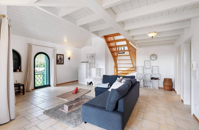Apartment 'Ferienwohnung Weingut Löwenthal' with Mountain View, Balcony and Wi-Fi