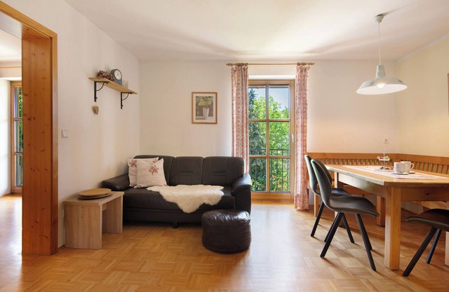 Apartment 'Ferienwohnung 1' with Shared Garden and Wi-Fi