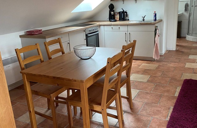 Apartment 'Ferienwohnung An Den Eichen' with Wi-Fi