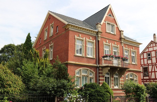 Apartment 'Ferienwohnung Mandelblüte' with Mountain View and Wi-Fi