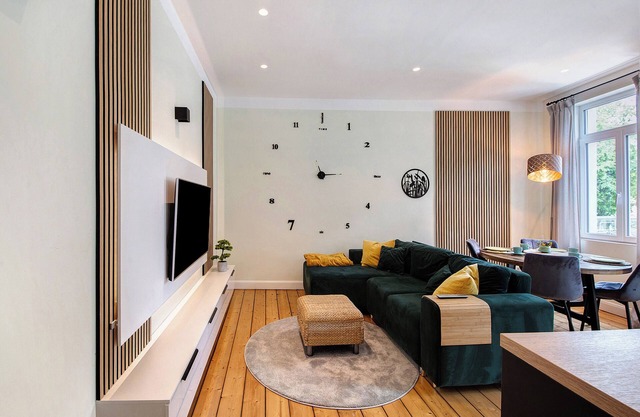 Apartment 'Ferienwohnung Nippesstr 17' with Wi-Fi