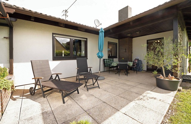 Apartment 'Ferienwohnung Lindenallee' with Private Terrace and Garden