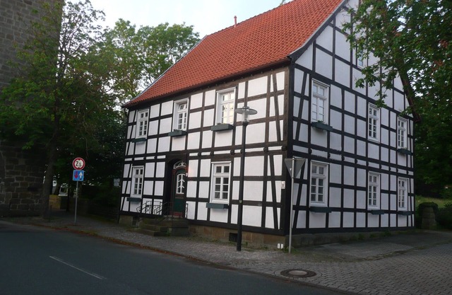 Apartment 'Ferienwohnung Im Torwärterhäuschen' with Shared Garden and Wi-Fi