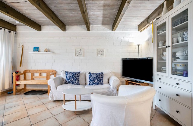 Apartment 'Ferienwohnung 1' with Shared Garden, Balcony and Wi-Fi