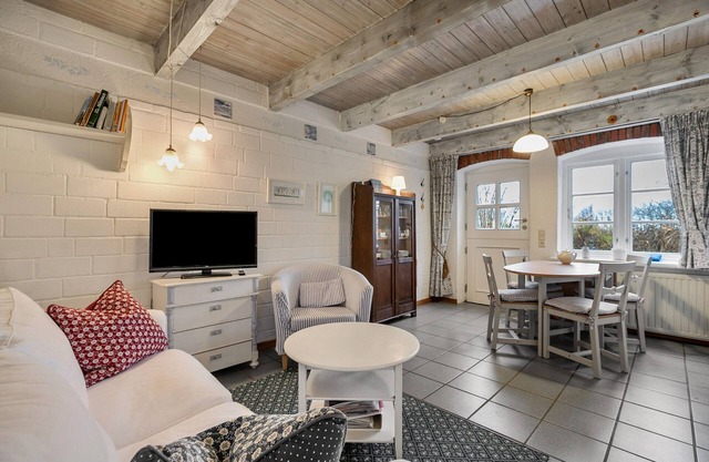 Apartment 'Ferienwohnung 2' with Shared Garden, Balcony and Wi-Fi