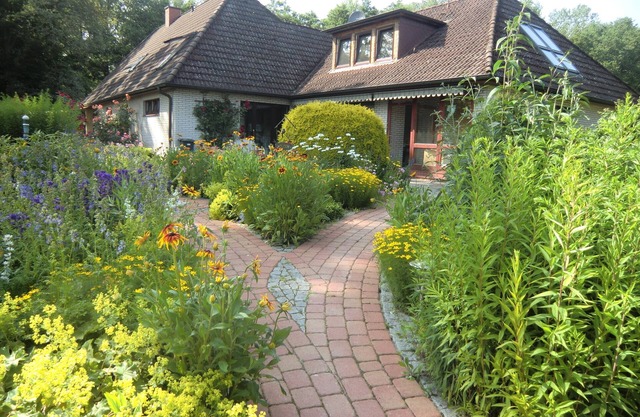 Apartment 'Fewo Birkenallee - Apfel' with Private Terrace