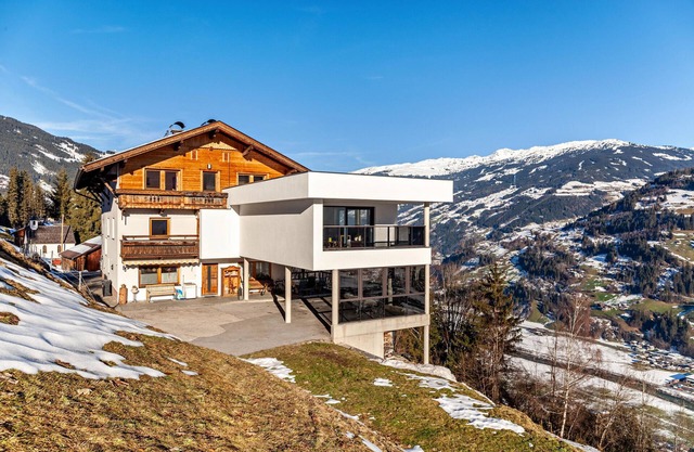 Apartment 'Fewo Innerspielleiten 24 Personen' with Mountain View, Terrace and Wi-Fi