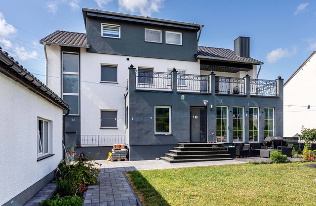 Apartment 'Fewo Mit Terasse Neuwied Koblenz' with Private Terrace, Balcony and Wi-Fi