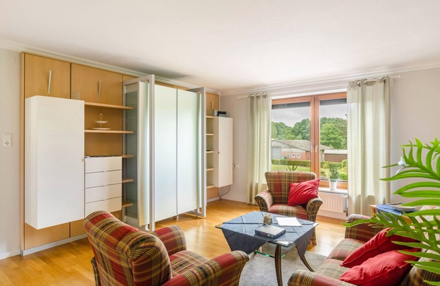 Apartment 'Fewo2 Seelter Uutkiek Saterland' with Private Terrace, Shared Garden and Wi-Fi