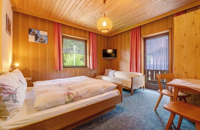 Apartment 'Flieder' with Shared Terrace, Balcony and Wi-Fi