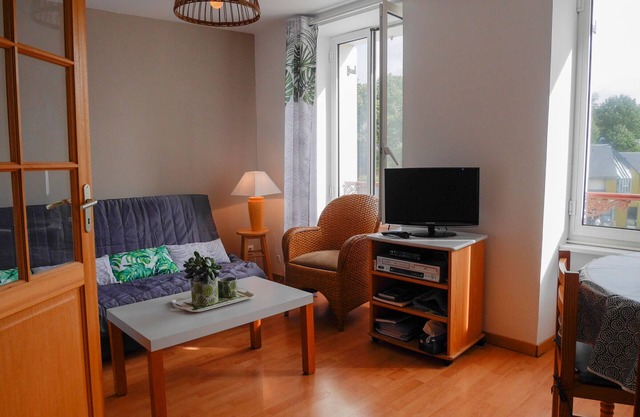 Apartment for 4, equipped kitchen, port view, near amenities