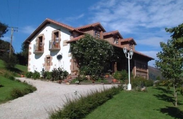 Apartment for 4 people with 2 rooms overlooking the garden and the mountain