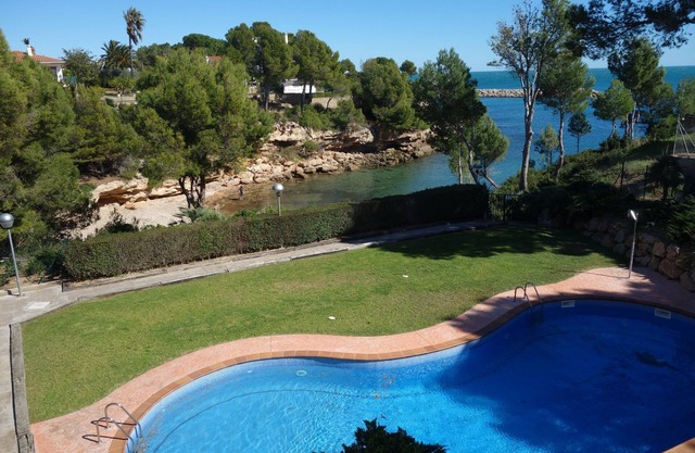 Apartment for 6/8 people. beachfront, 20 m. Creek