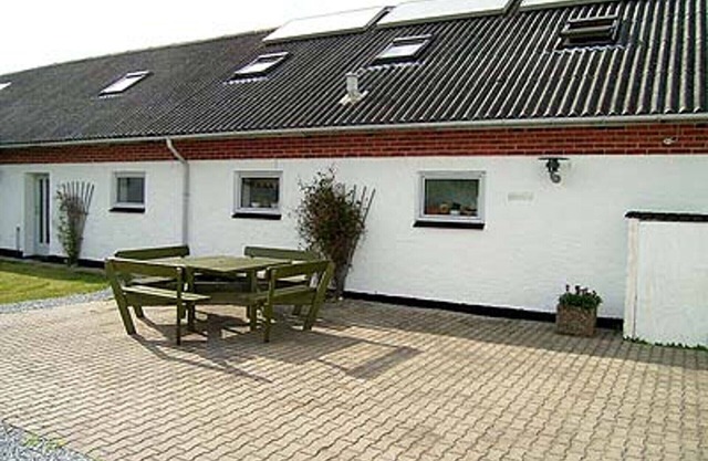 Apartment for uncomplicated needs, with pleasant stove and wireless internet