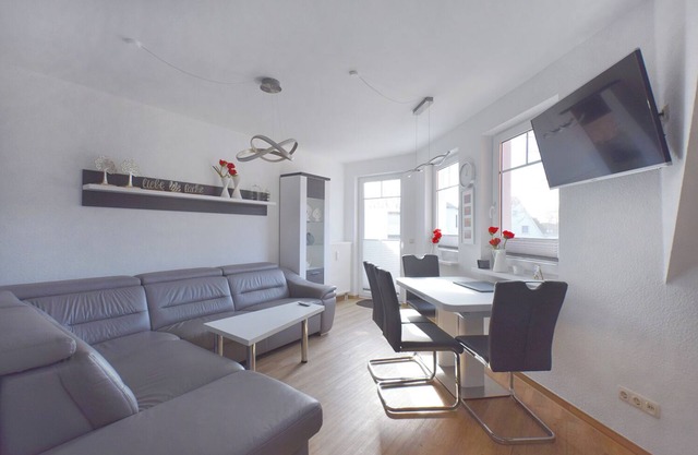 Apartment for up to 5 persons near center and beach, south-west-facing balcony, WLAN, washing machine