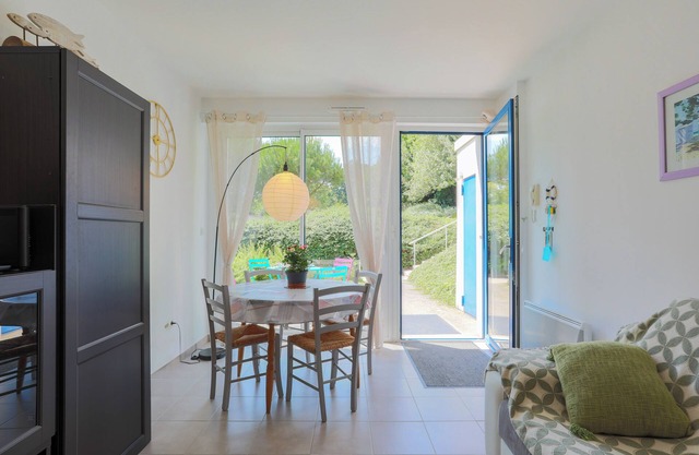 Apartment 'Appartement Accès Privé Plage' with Private Terrace