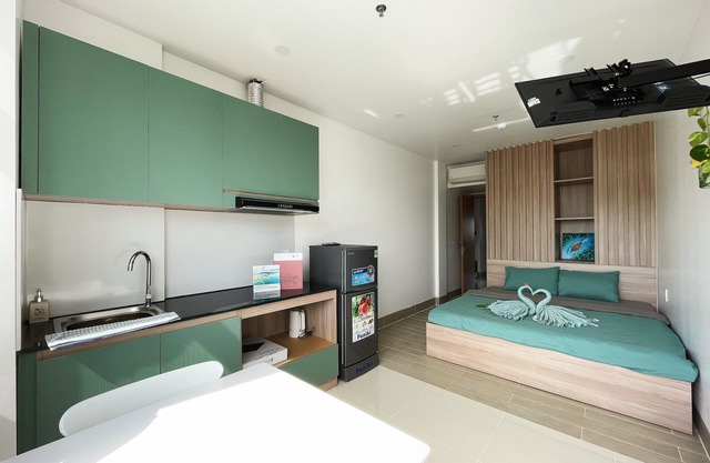 Apartment: fully furnished, downtown central, beachfront 44033