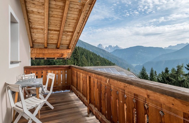 Apartment 'Funtnatsch Langkofel' with Mountain View, Shared Garden and Wi-Fi