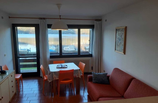 Apartment 'Garden Alle Barche - Cinzia 5' with Lake View, Shared Garden and Wi-Fi