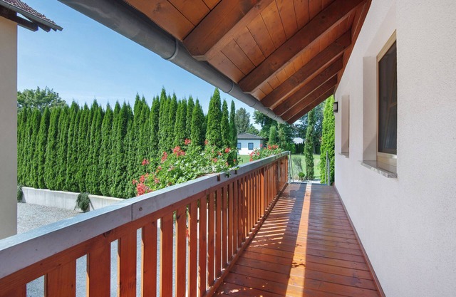 Apartment 'Galeriewohnung Vierseithof' with Balcony and Wi-Fi