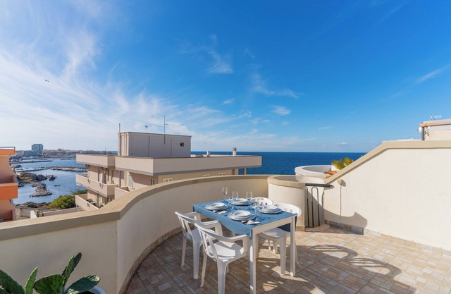 Apartment 'Gallipoli Vista Mare' with Sea View, Wi-Fi and Air Conditioning