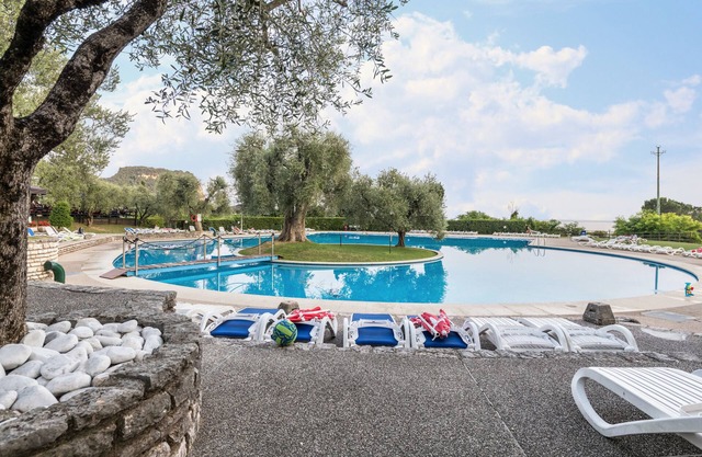 Apartment Garda Lake and swimming pool near the historic center and beach