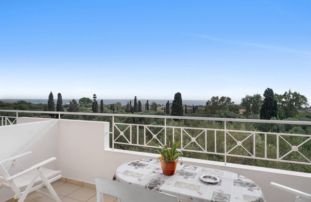 Apartment 'Garden View 2' with Shared Pool, Wi-Fi and Air Conditioning