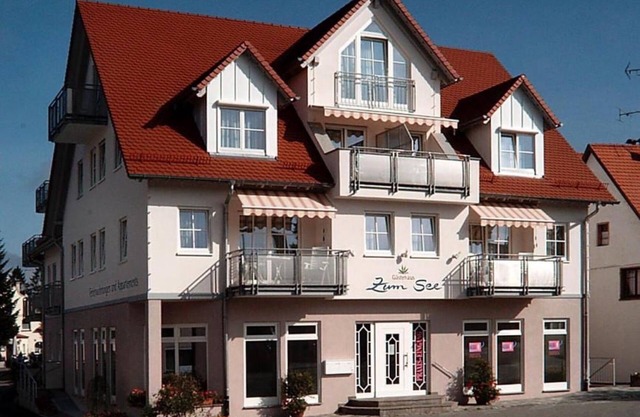 Apartment 'Gästehaus Zum See' with Balcony and Elevator