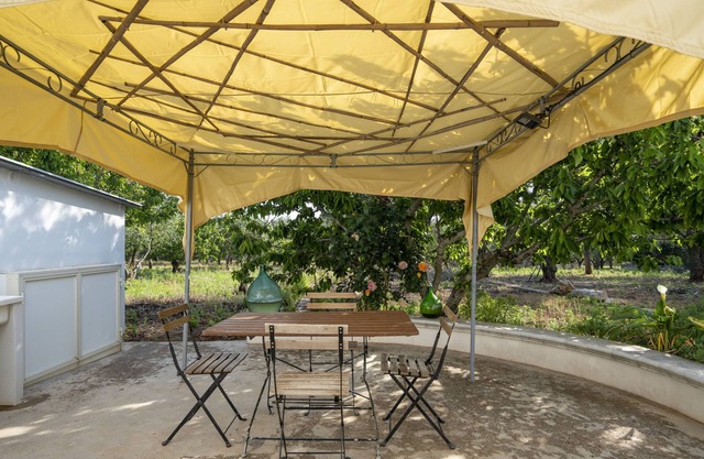 Apartment 'Gelso' with Shared Pool, Private Terrace and Wi-Fi
