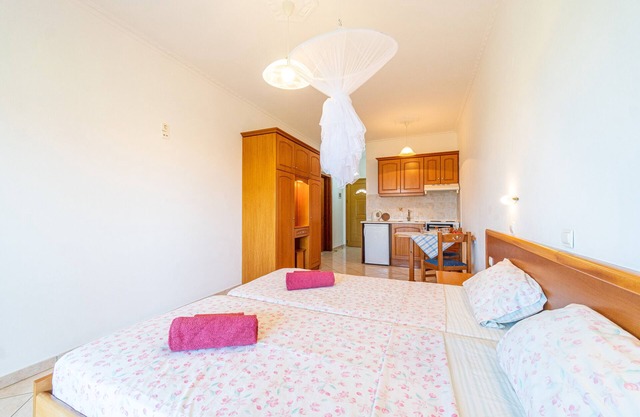 Apartment 'Giannis 10' with Shared Garden, Wi-Fi and Air Conditioning