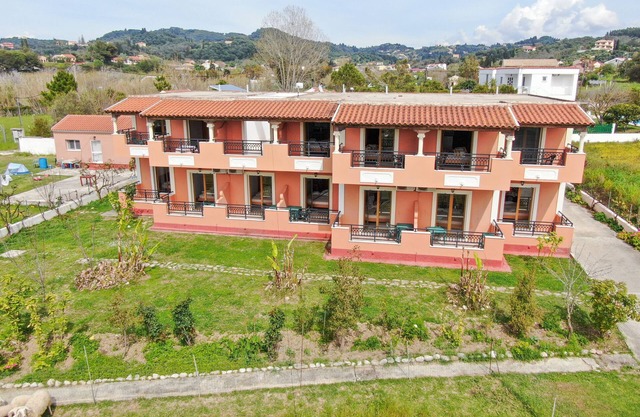 Apartment 'Giannis 12' with Shared Garden, Wi-Fi and Air Conditioning