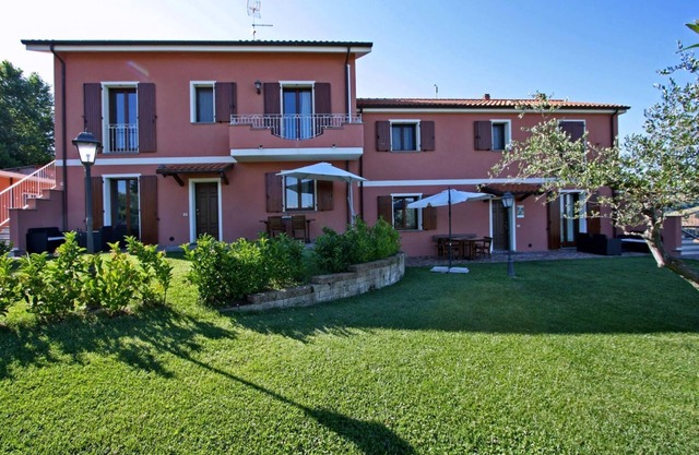 Apartment Ginepro 5 - Two Bedroom Apartment, Sleeps 5