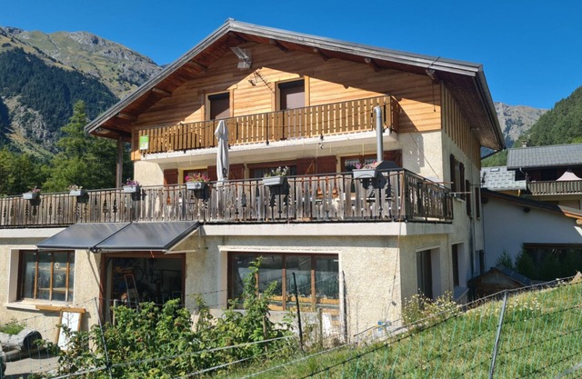 Apartment 'Gîte Le Cembro for 6 People' with Mountain View, Private Terrace and Wi-Fi