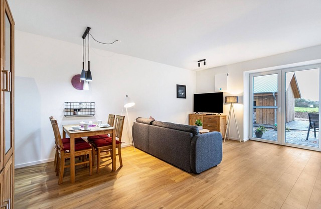 Apartment 'Gosewatt 4' with Private Terrace, Shared Garden and Wi-Fi