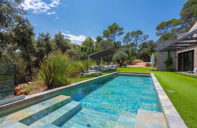 Apartment 'Grand Studio Valeriane' with Private Terrace, Wi-Fi and Air Conditioning