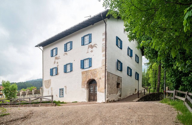 Apartment 'Gran Deluxe Ciasa Soldà - Apt 11' with Mountain View, Shared Garden and Wi-Fi