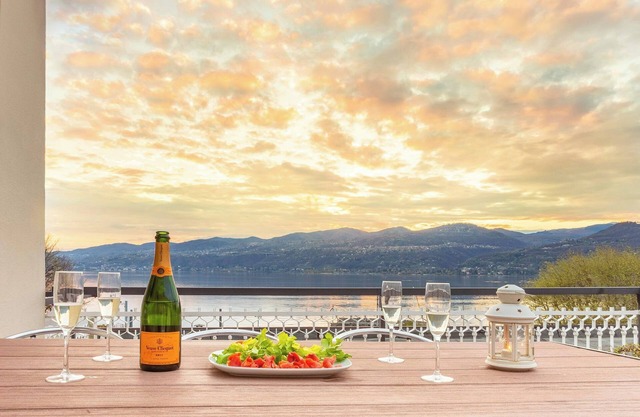 Apartment 'Great Lake View Artist's' with Lake View, Private Terrace and Wi-Fi