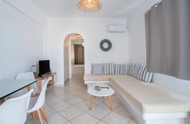 Apartment 'Grotta Carpe Diem' with Balcony, Wi-Fi and Air Conditioning