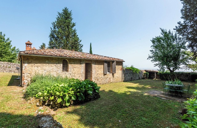 Apartment 'Guardiola' with Shared Garden