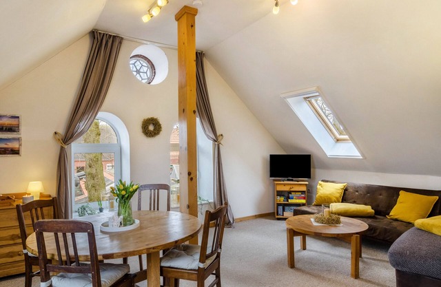 Apartment 'Gulfhof Oldersum Dachgeschoss' with Shared Terrace, Shared Garden and Wi-Fi