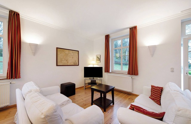 Apartment 'Gut Rattelvitz - Parterre Ost' with Sea View, Private Terrace and Wi-Fi