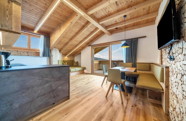Apartment 'Haughof - Lärchenweide' with Mountain View, Wi-Fi & Balcony